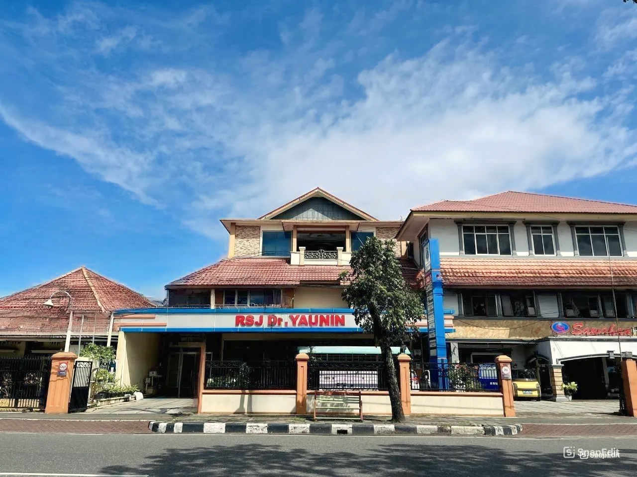 Gedung RSJ dr. Yaunin